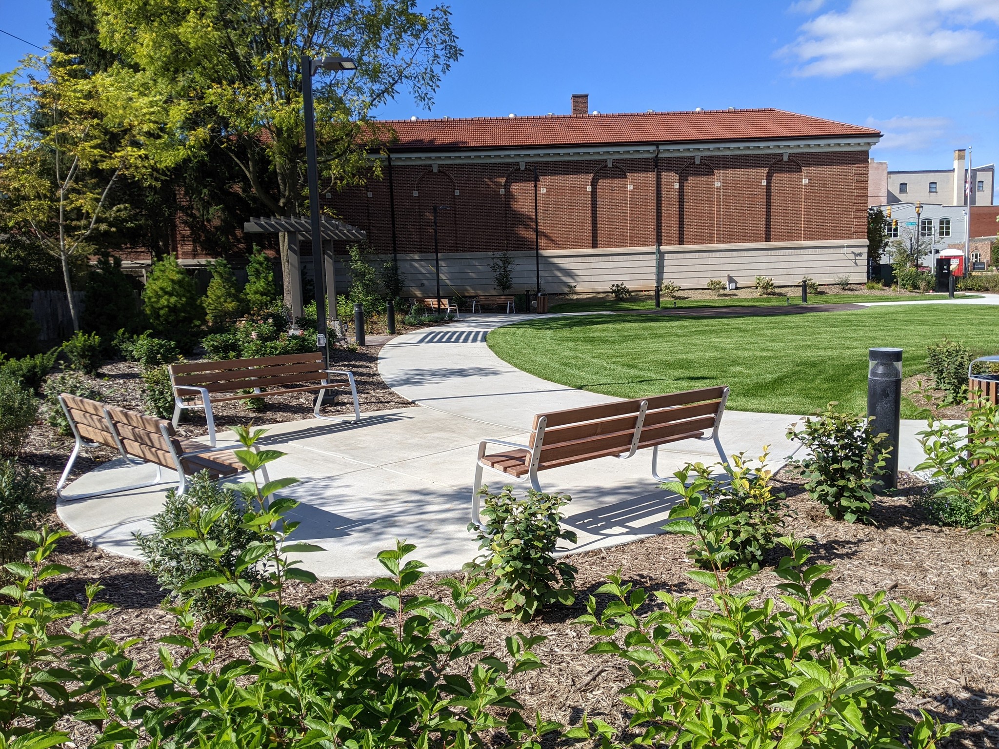 Reading-Wi-Fi Garden image showing pathway and benches