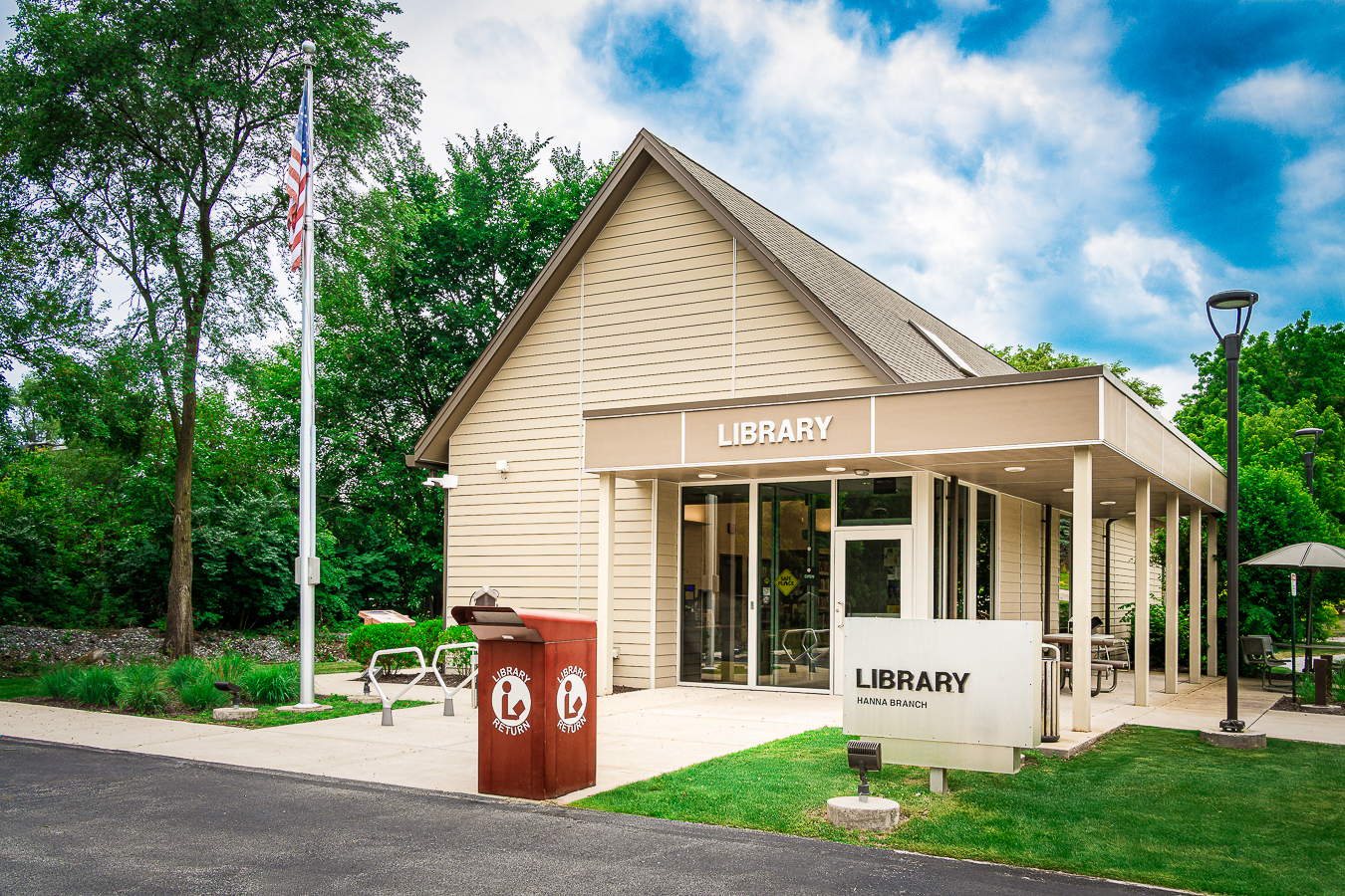 Exterior photo of the Hanna Branch.