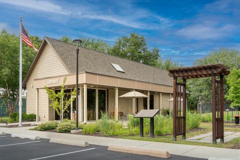 Exterior photo of the Fish Lake Branch.